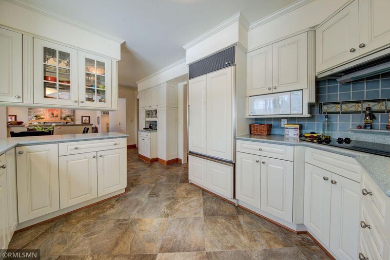1778 Trail Rd, Mendota Heights, MN 55118