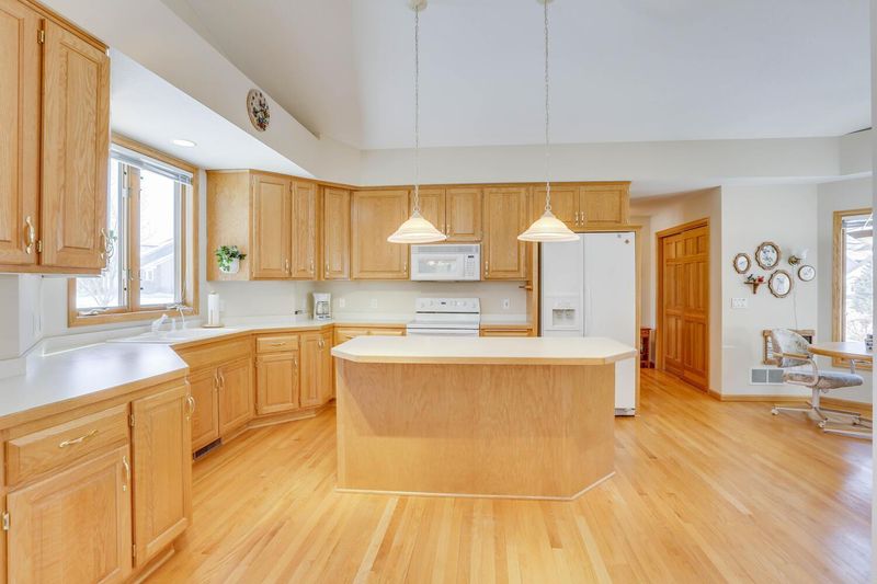 1034 Westcliff Curve, Roseville, MN 55126