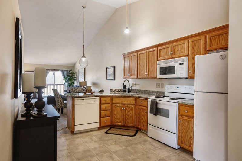 1633 Lakeridge Way, Waconia, MN 55387
