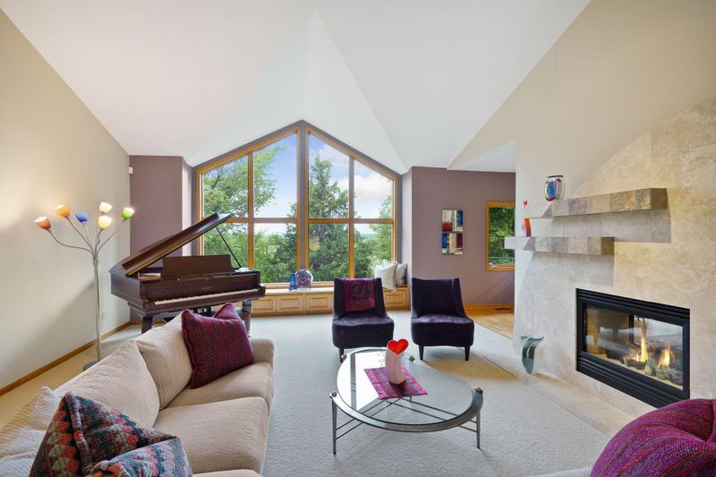 13620 Sunset Hill Dr, Burnsville, MN 55337