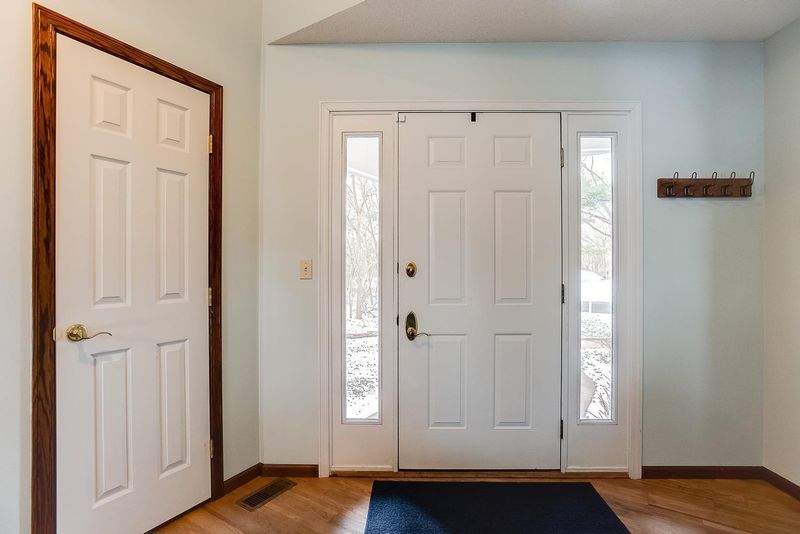 4589 Galtier St, Shoreview, MN 55126