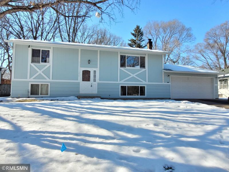 10420 Hummingbird St NW, Coon Rapids, MN 55433