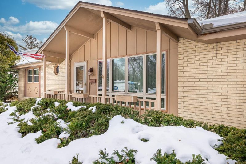 7301 39 1/2 Ave N, New Hope, MN 55427