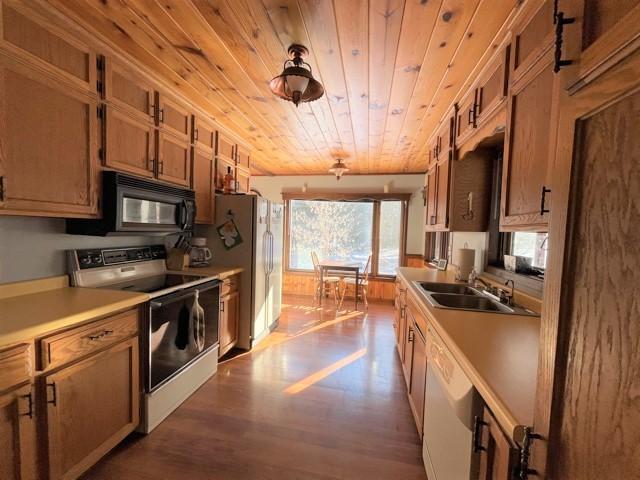 48136 County 11, Aldrich, MN 56434