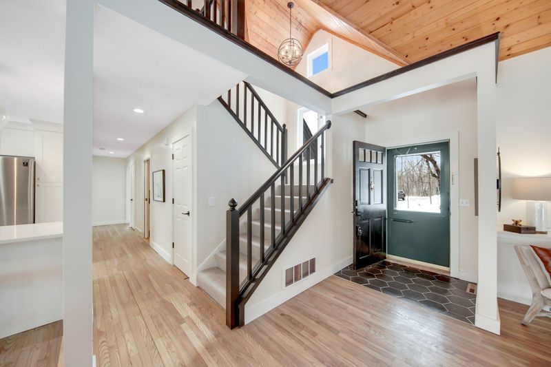 861 Lakewood Hills Rd, Eagan, MN 55123