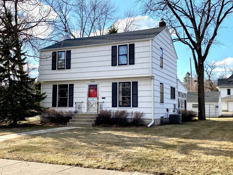 410 W 7th St, Morris, MN 56267