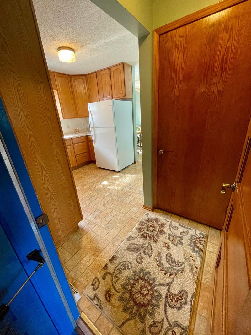 303 Hillcrest Ave E, Olivia, MN 56277