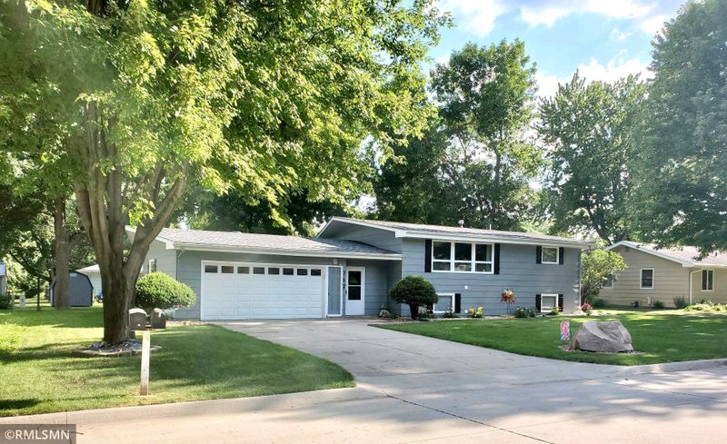 717 18th St, Windom, MN 56101