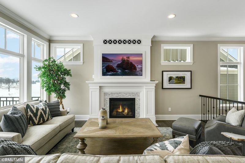 137 Lakeshore Cir, Waconia, MN 55331