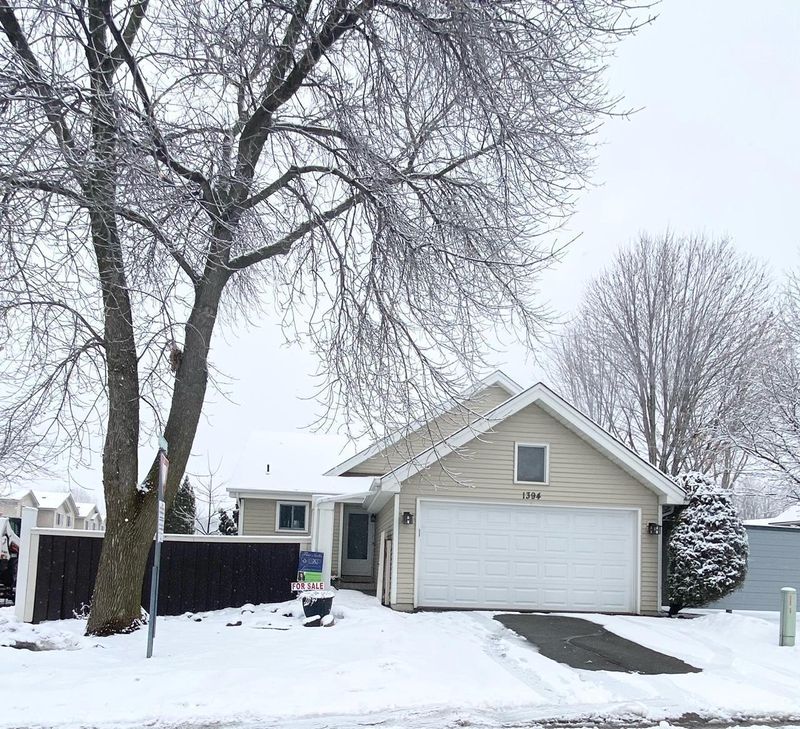1394 Granada Rd N, Oakdale, MN 55128