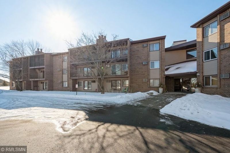 3420 Golfview Dr #202, Eagan, MN 55123