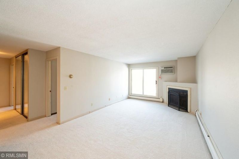 3420 Golfview Dr #202, Eagan, MN 55123