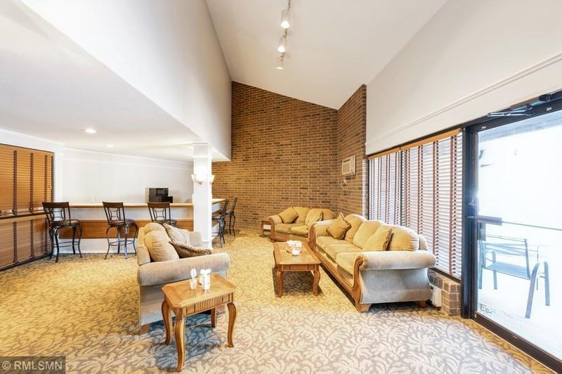 3420 Golfview Dr #202, Eagan, MN 55123