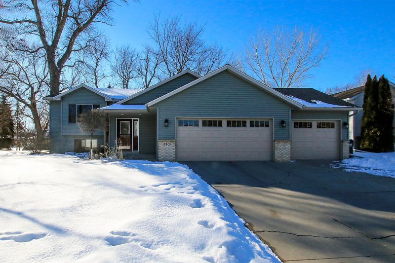740 Walnut St NE, Hutchinson, MN 55350