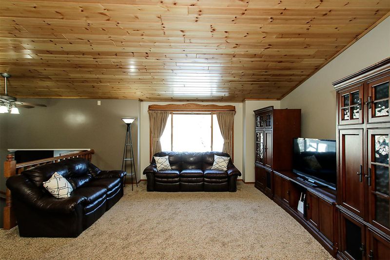 740 Walnut St NE, Hutchinson, MN 55350