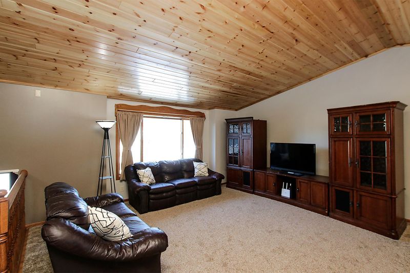 740 Walnut St NE, Hutchinson, MN 55350