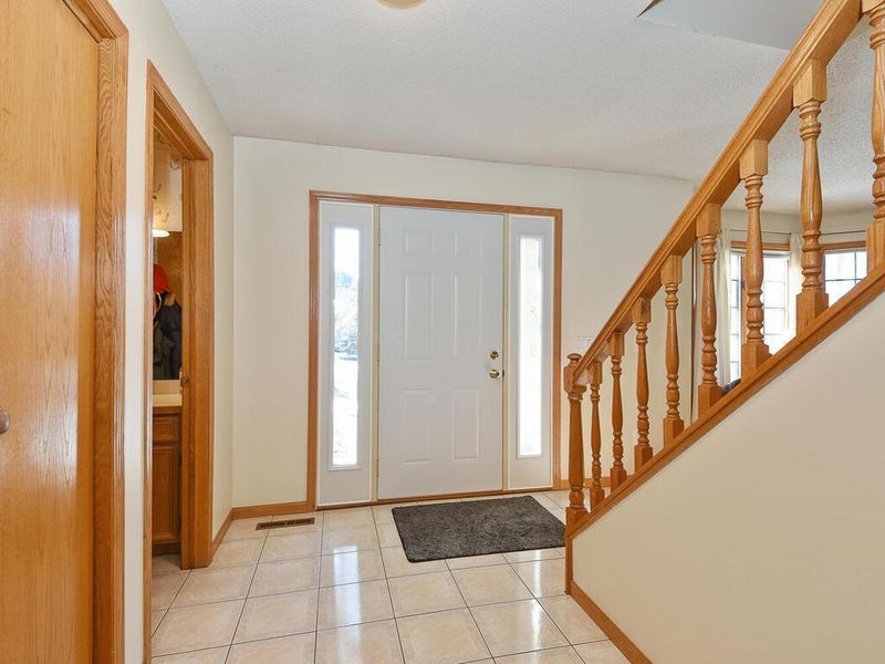 1539 Blackhawk Lake Dr, Eagan, MN 55122