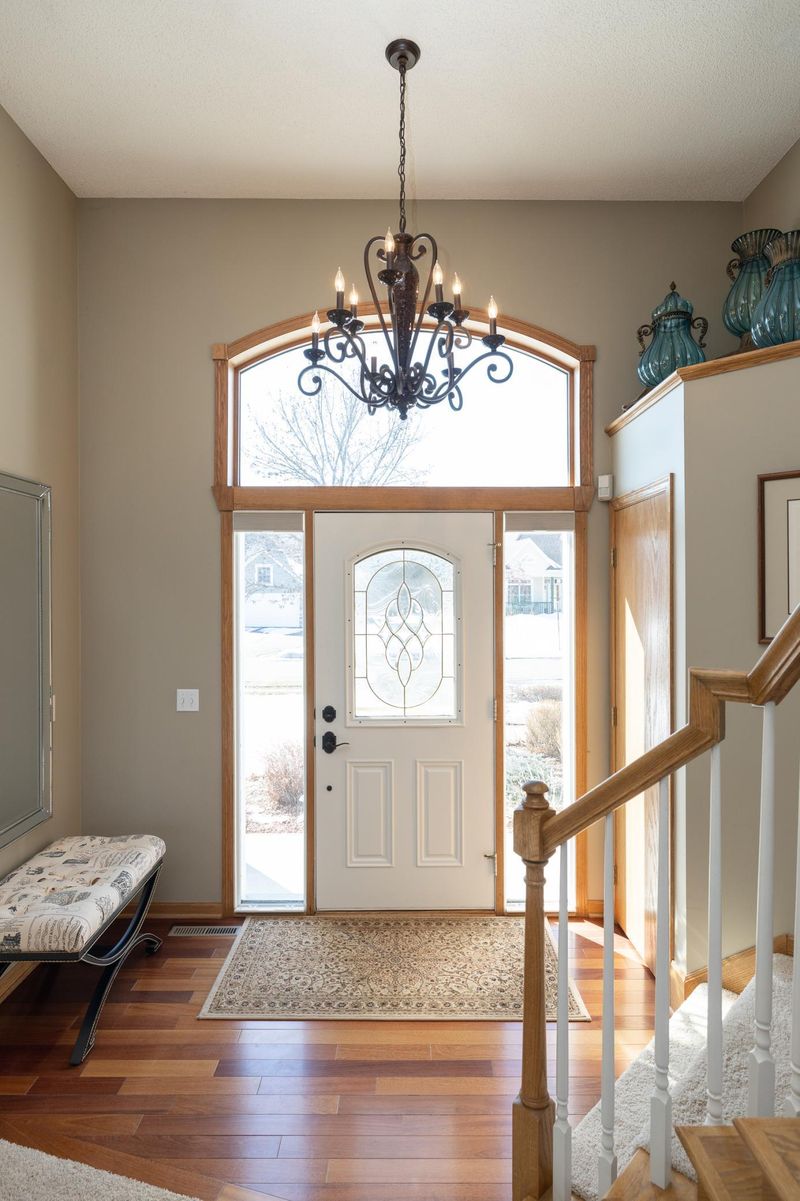 8359 College Trl, Inver Grove Heights, MN 55076