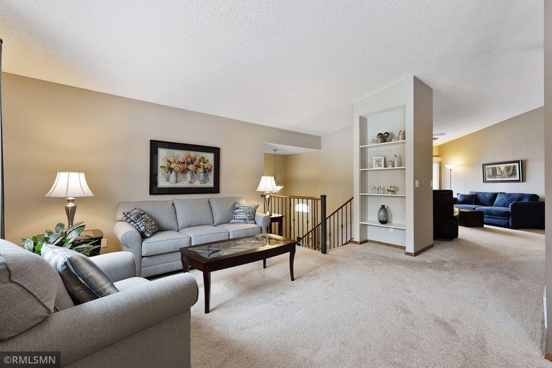 5431 Sanibel Dr, Minnetonka, MN 55343