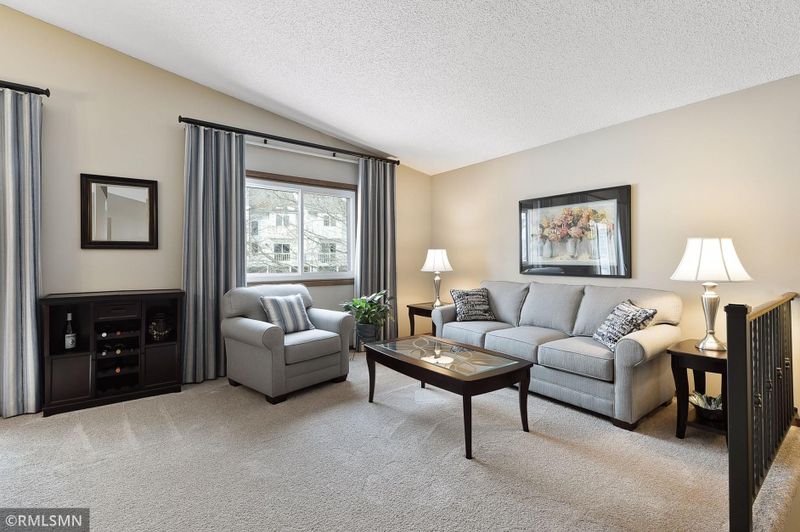5431 Sanibel Dr, Minnetonka, MN 55343