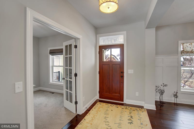 342 Crowley Cir, West Saint Paul, MN 55118