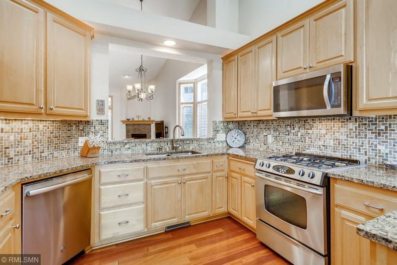 13162 Meadow Ln, Savage, MN 55378