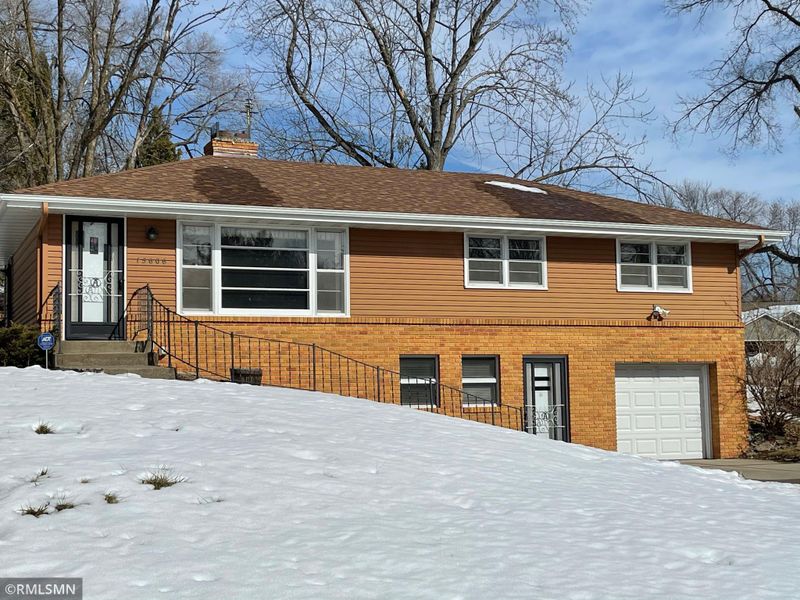 15606 S Lund Rd, Eden Prairie, MN 55346