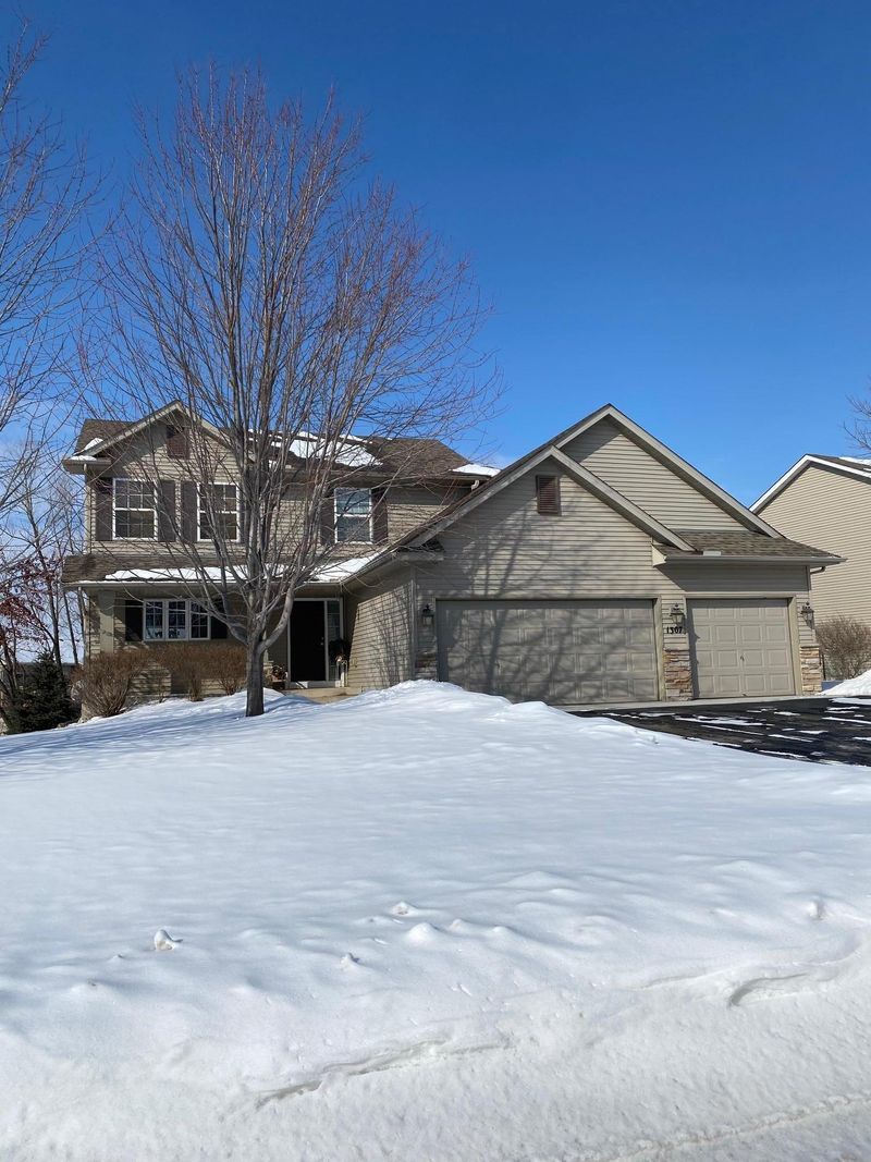 1307 Birch Dr, Mayer, MN 55360