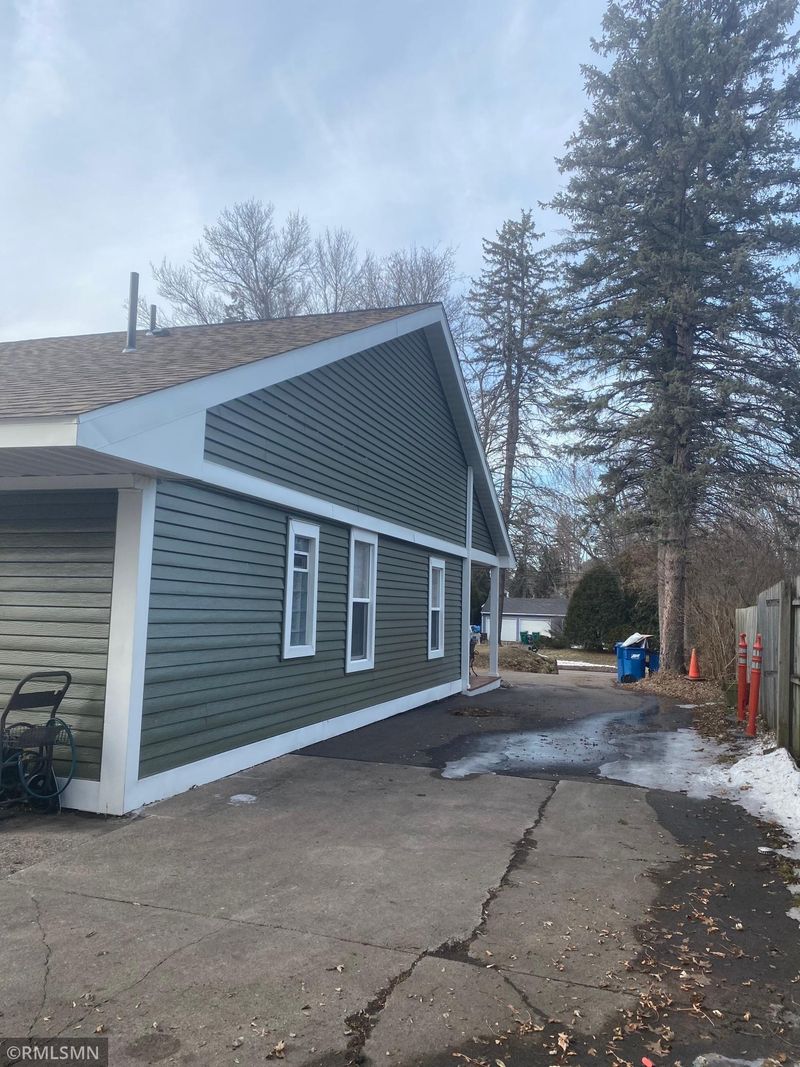 528 Labore Rd, Little Canada, MN 55117