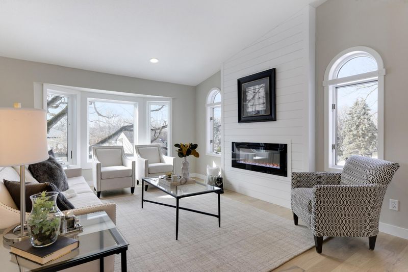 1474 Thomas Ln, Eagan, MN 55122