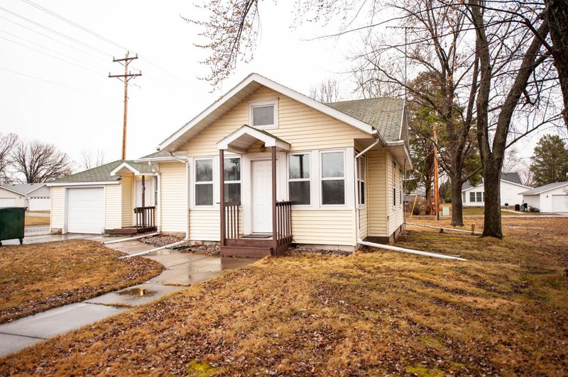 105 6th Ave SE, Milaca, MN 56353