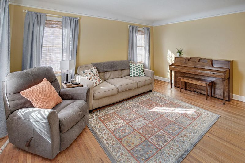 2701 Meridian Dr, Robbinsdale, MN 55422