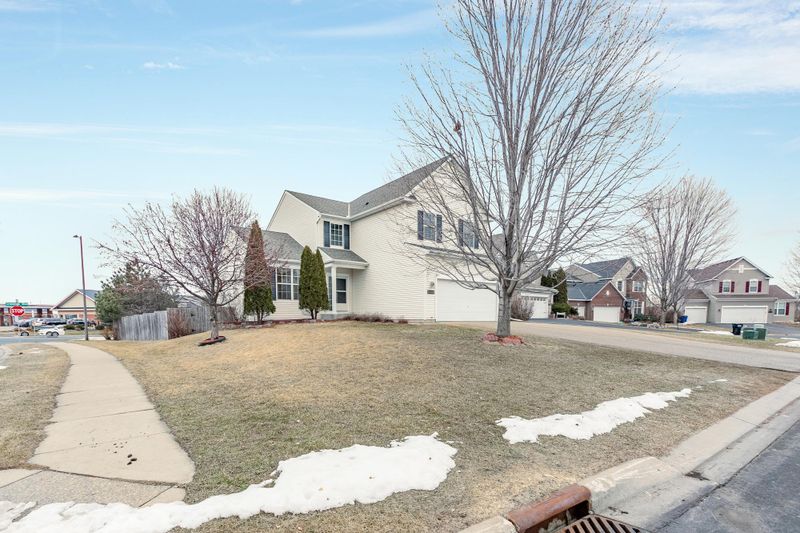 8400 Lobelia Ct, Shakopee, MN 55379