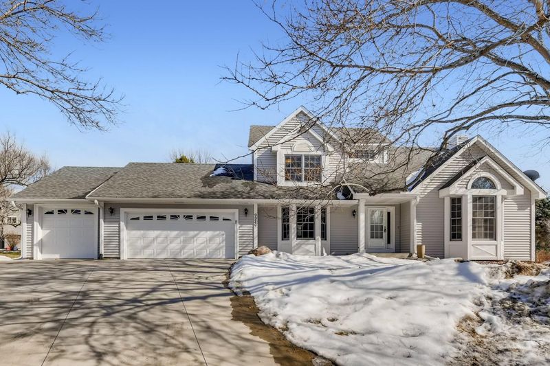 9920 Pondview Cir, Champlin, MN 55316