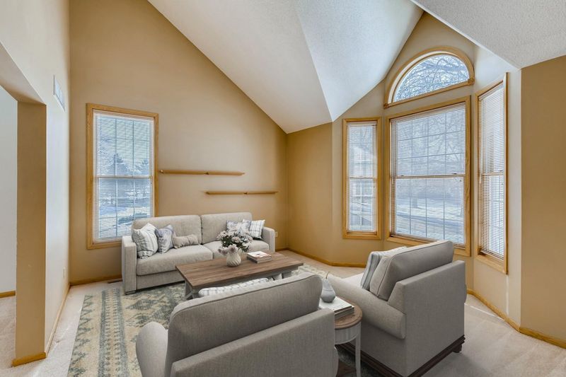 9920 Pondview Cir, Champlin, MN 55316