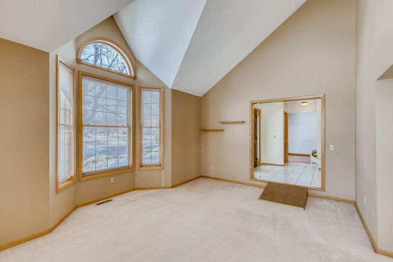 9920 Pondview Cir, Champlin, MN 55316