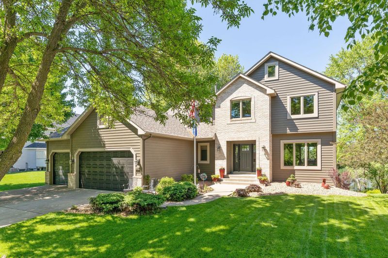 665 Oakwood Dr, Shoreview, MN 55126