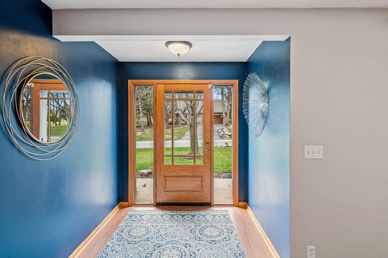 6451 Oriole Ave, Excelsior, MN 55331