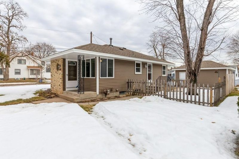 3958 Xenia Ave N, Robbinsdale, MN 55422