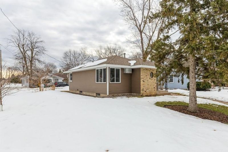 3958 Xenia Ave N, Robbinsdale, MN 55422