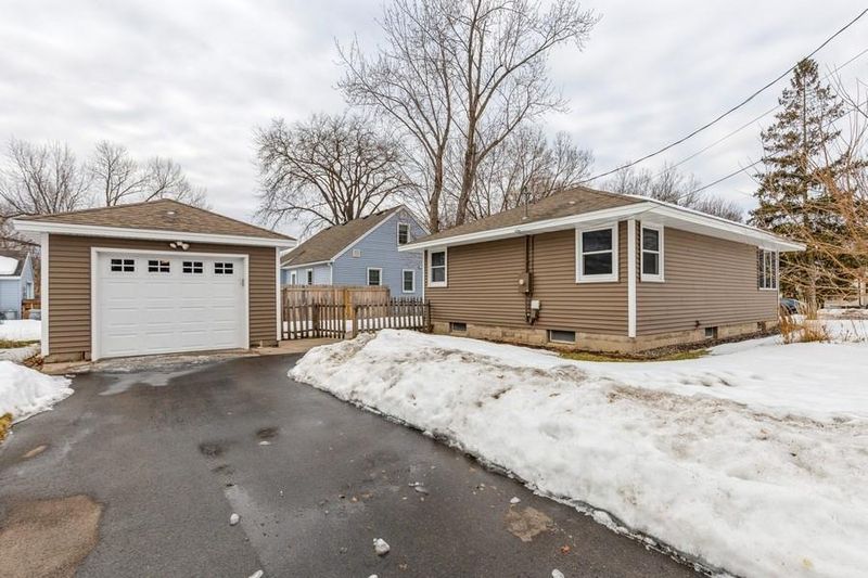 3958 Xenia Ave N, Robbinsdale, MN 55422