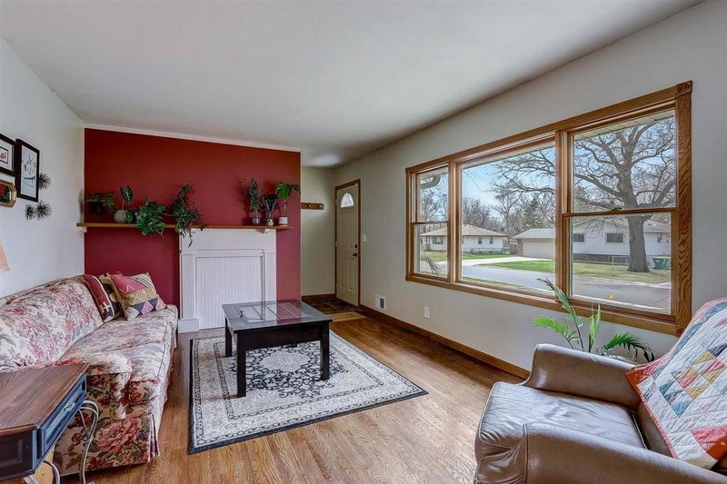 5840 Perry Ave N, Crystal, MN 55429