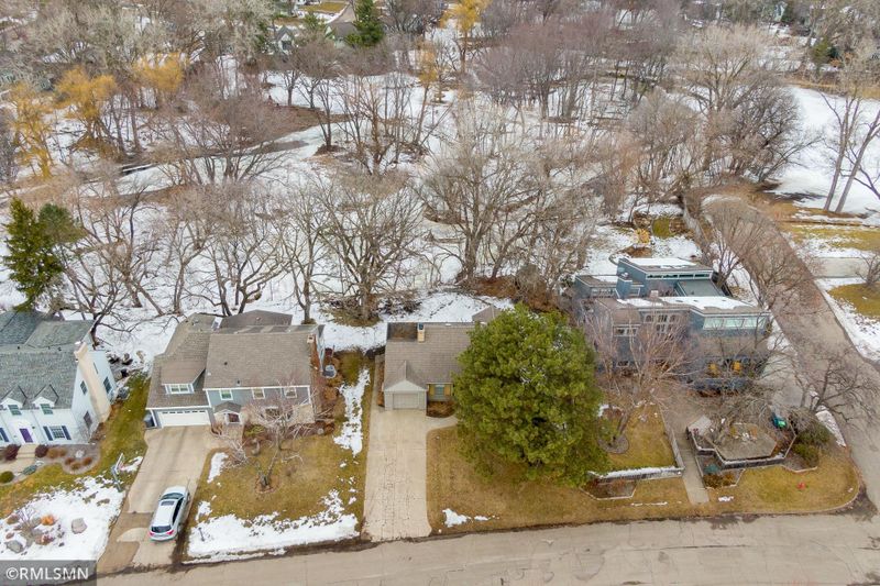 3304 W 55th St, Edina, MN 55410