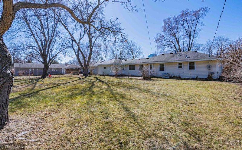 8925 Oakland Ave S, Bloomington, MN 55420