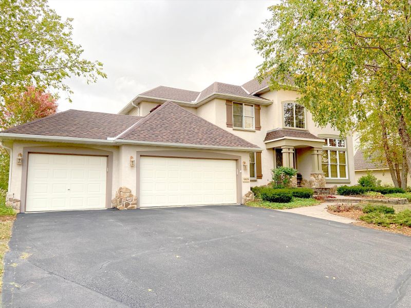 9819 Sierra Trl, Eden Prairie, MN 55347