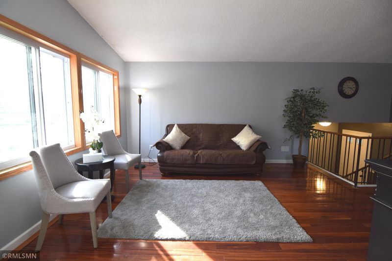 2460 Brenner Ave E, Maplewood, MN 55109