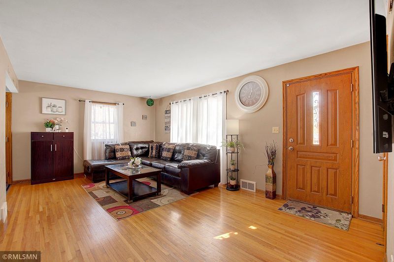 2067 Orange Ave E, Saint Paul, MN 55119