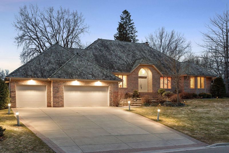 12421 Huntingdon Ln, Minnetonka, MN 55305