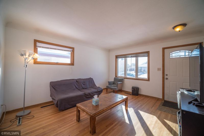 1496 Winchell St, Saint Paul, MN 55106