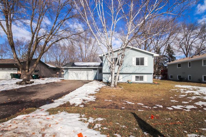 731 115th Ave NE, Blaine, MN 55434